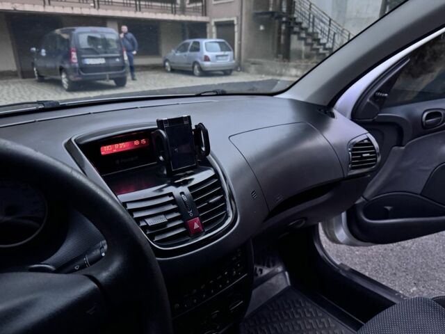 Серый Пежо 206, объемом двигателя 1.4 л и пробегом 278 тыс. км за 3250 $, фото 13 на Automoto.ua