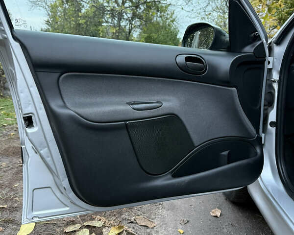 Пежо 206 2009 в Кременчуге на Automoto.ua Серый Пежо 206, объемом двигателя 1.12 л и пробегом 188 тыс. км за 3500 $, фото 16 на Automoto.ua