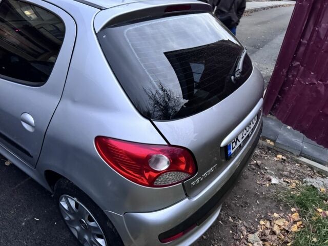 Серый Пежо 206, объемом двигателя 1.4 л и пробегом 278 тыс. км за 3250 $, фото 16 на Automoto.ua