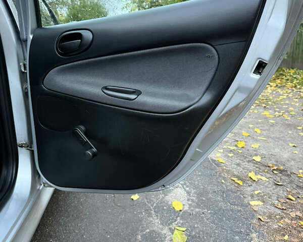 Пежо 206 2009 в Кременчуге на Automoto.ua Серый Пежо 206, объемом двигателя 1.12 л и пробегом 188 тыс. км за 3500 $, фото 23 на Automoto.ua