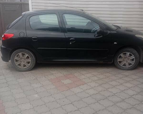 Сірий Пежо 206, об'ємом двигуна 1.12 л та пробігом 124 тис. км за 4000 $, фото 3 на Automoto.ua