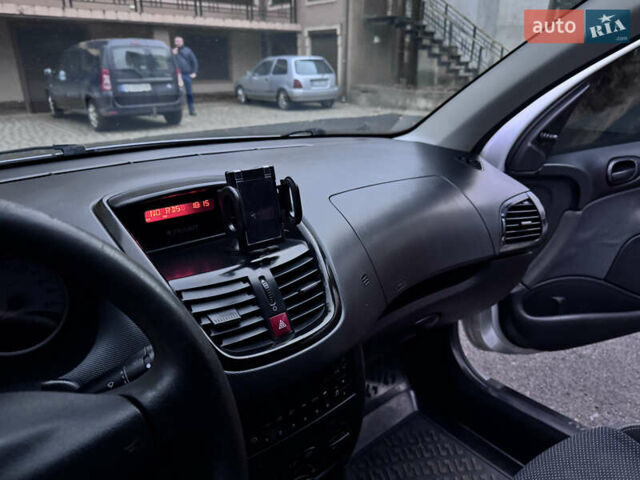 Серый Пежо 206, объемом двигателя 1.36 л и пробегом 278 тыс. км за 3250 $, фото 15 на Automoto.ua