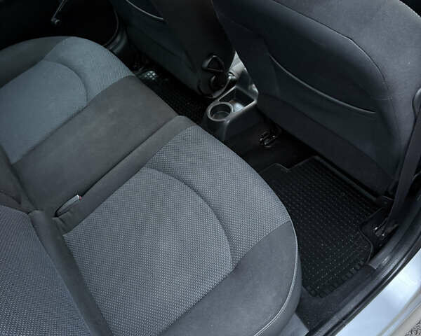 Пежо 206 2009 в Кременчуге на Automoto.ua Серый Пежо 206, объемом двигателя 1.12 л и пробегом 188 тыс. км за 3500 $, фото 22 на Automoto.ua