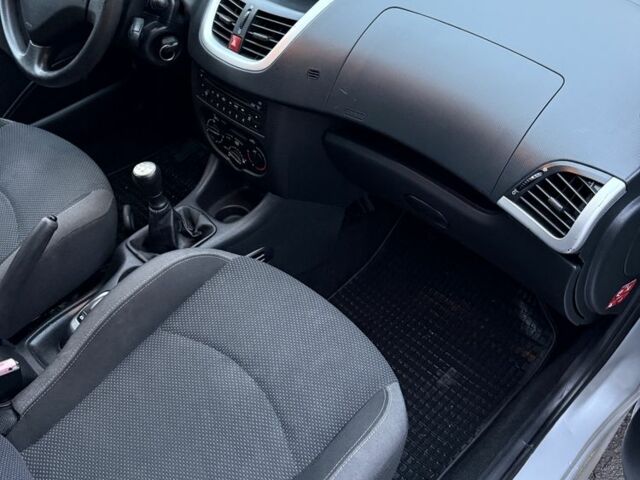 Пежо 206 2009 в Кременчуге на Automoto.ua Серый Пежо 206, объемом двигателя 1.1 л и пробегом 188 тыс. км за 3500 $, фото 21 на Automoto.ua