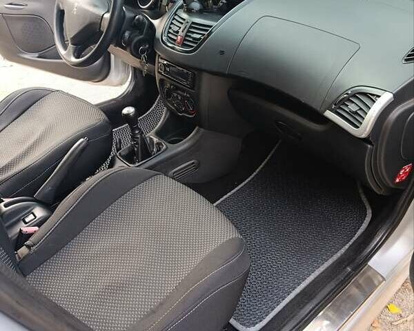 Сірий Пежо 206, об'ємом двигуна 1.4 л та пробігом 197 тис. км за 4699 $, фото 17 на Automoto.ua