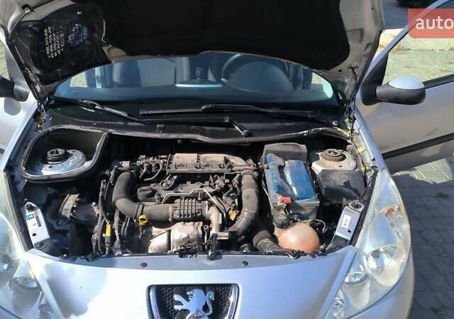 Сірий Пежо 206, об'ємом двигуна 1.4 л та пробігом 243 тис. км за 5000 $, фото 7 на Automoto.ua