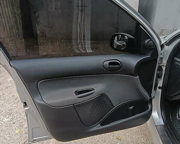 Сірий Пежо 206, об'ємом двигуна 1.4 л та пробігом 197 тис. км за 4699 $, фото 7 на Automoto.ua