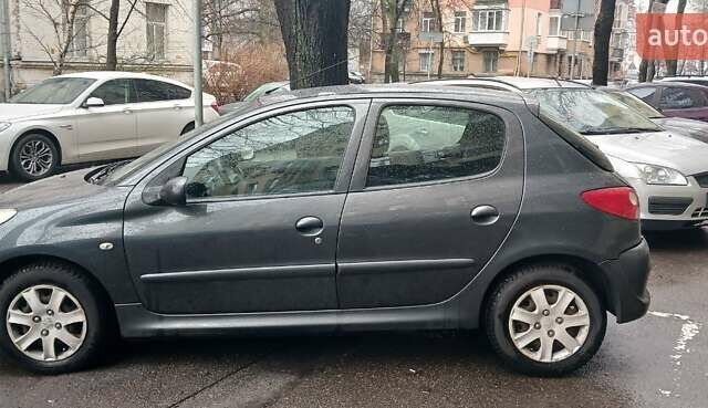 Серый Пежо 206, объемом двигателя 1.36 л и пробегом 204 тыс. км за 3500 $, фото 7 на Automoto.ua