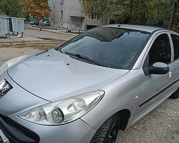 Сірий Пежо 206, об'ємом двигуна 1.4 л та пробігом 197 тис. км за 4699 $, фото 10 на Automoto.ua