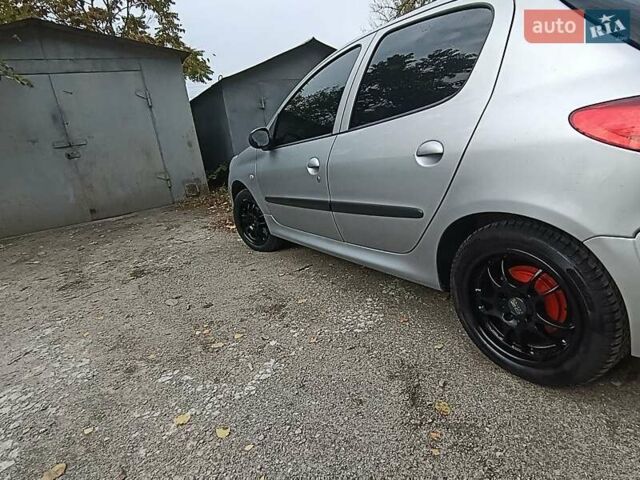 Сірий Пежо 206, об'ємом двигуна 1.4 л та пробігом 197 тис. км за 4699 $, фото 11 на Automoto.ua