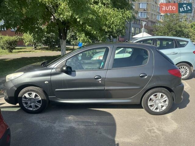 Серый Пежо 206, объемом двигателя 1.36 л и пробегом 204 тыс. км за 3500 $, фото 4 на Automoto.ua