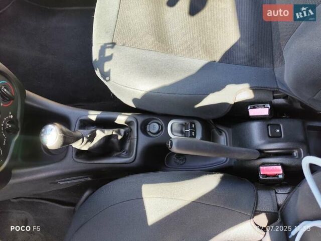 Сірий Пежо 206, об'ємом двигуна 1.1 л та пробігом 104 тис. км за 4100 $, фото 16 на Automoto.ua
