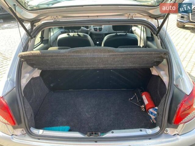 Серый Пежо 206, объемом двигателя 1.4 л и пробегом 137 тыс. км за 3900 $, фото 18 на Automoto.ua