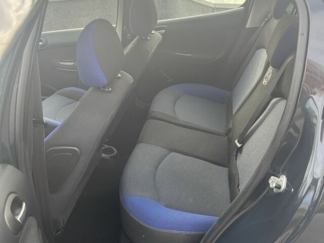 Сірий Пежо 206, об'ємом двигуна 1.4 л та пробігом 116 тис. км за 4800 $, фото 6 на Automoto.ua