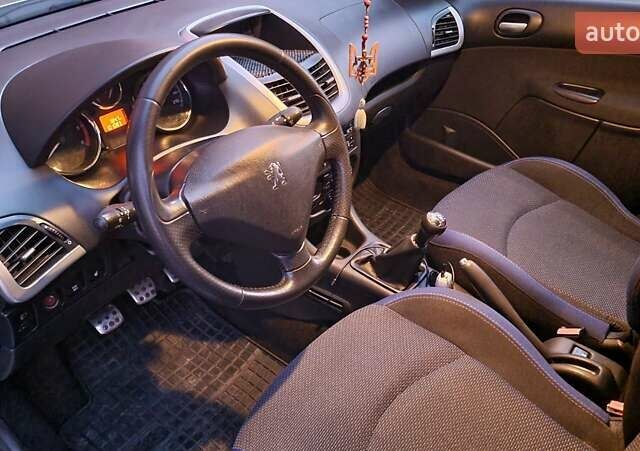Серый Пежо 206, объемом двигателя 1.4 л и пробегом 100 тыс. км за 6500 $, фото 7 на Automoto.ua