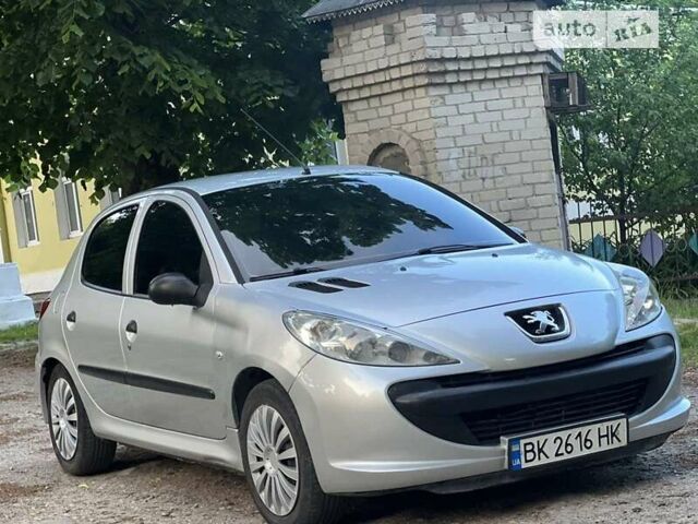 Сірий Пежо 206, об'ємом двигуна 1.4 л та пробігом 175 тис. км за 4650 $, фото 8 на Automoto.ua