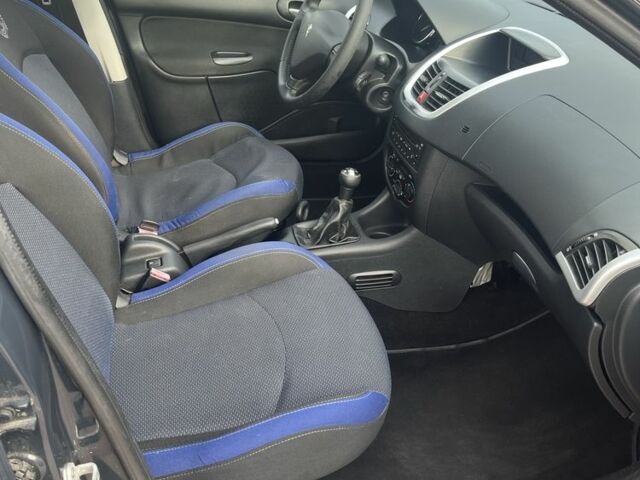 Сірий Пежо 206, об'ємом двигуна 1.4 л та пробігом 116 тис. км за 4800 $, фото 5 на Automoto.ua