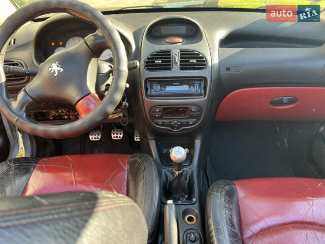 Серый Пежо 206, объемом двигателя 2 л и пробегом 210 тыс. км за 3700 $, фото 1 на Automoto.ua