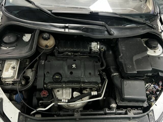 Серый Пежо 206, объемом двигателя 1.6 л и пробегом 181 тыс. км за 4000 $, фото 8 на Automoto.ua