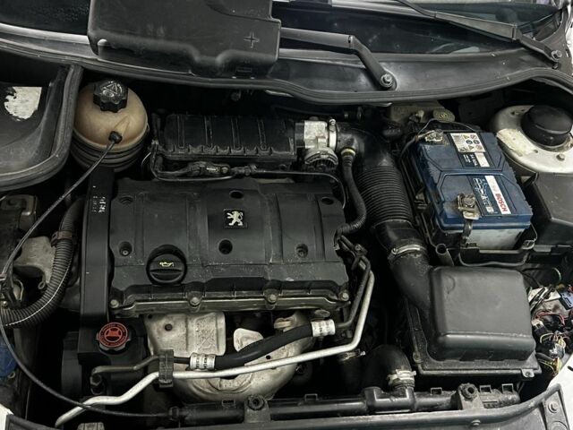 Серый Пежо 206, объемом двигателя 1.6 л и пробегом 181 тыс. км за 4000 $, фото 4 на Automoto.ua