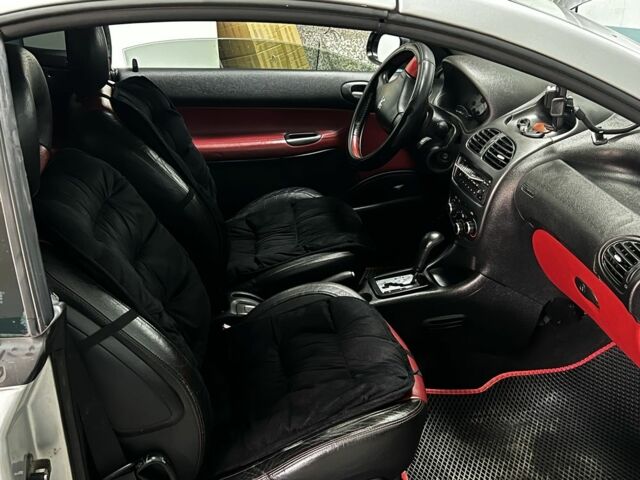 Серый Пежо 206, объемом двигателя 1.6 л и пробегом 181 тыс. км за 4000 $, фото 7 на Automoto.ua