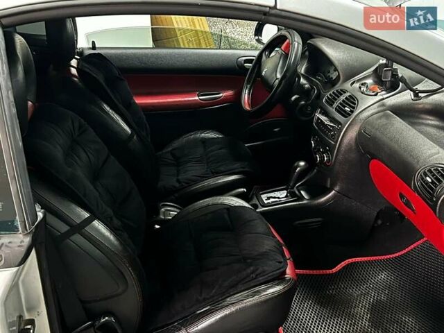 Сірий Пежо 206, об'ємом двигуна 1.59 л та пробігом 181 тис. км за 4000 $, фото 7 на Automoto.ua