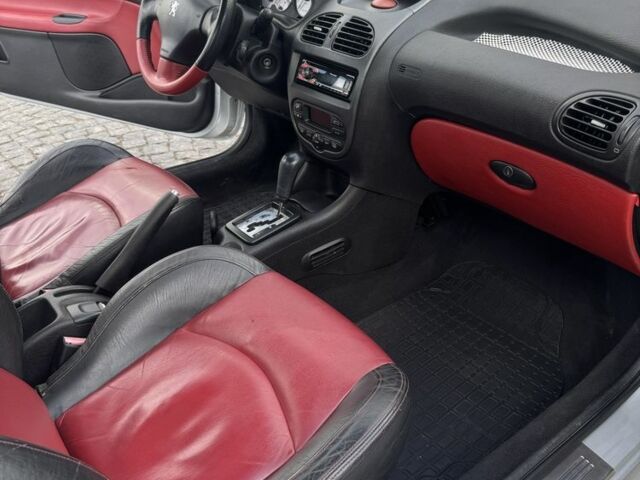 Сірий Пежо 206, об'ємом двигуна 1.6 л та пробігом 196 тис. км за 3800 $, фото 6 на Automoto.ua