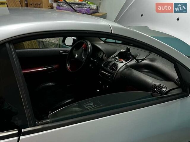 Сірий Пежо 206, об'ємом двигуна 1.59 л та пробігом 181 тис. км за 4000 $, фото 1 на Automoto.ua