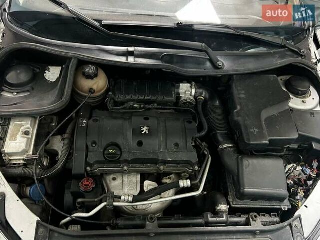 Сірий Пежо 206, об'ємом двигуна 1.59 л та пробігом 181 тис. км за 4000 $, фото 4 на Automoto.ua