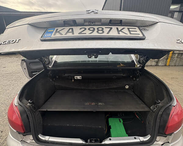 Серый Пежо 206, объемом двигателя 1.59 л и пробегом 220 тыс. км за 2700 $, фото 9 на Automoto.ua