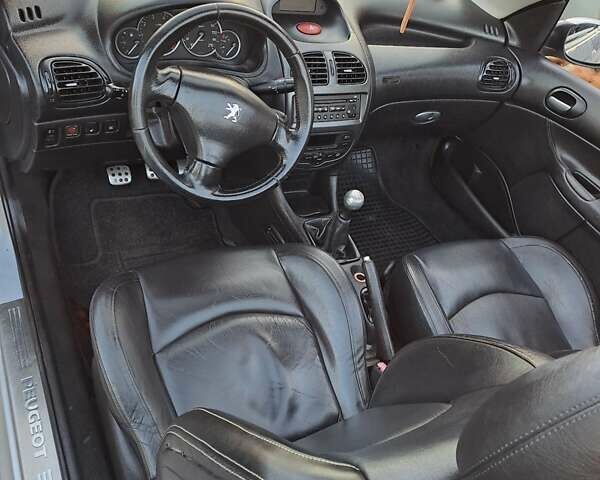 Сірий Пежо 206, об'ємом двигуна 2 л та пробігом 244 тис. км за 4999 $, фото 10 на Automoto.ua