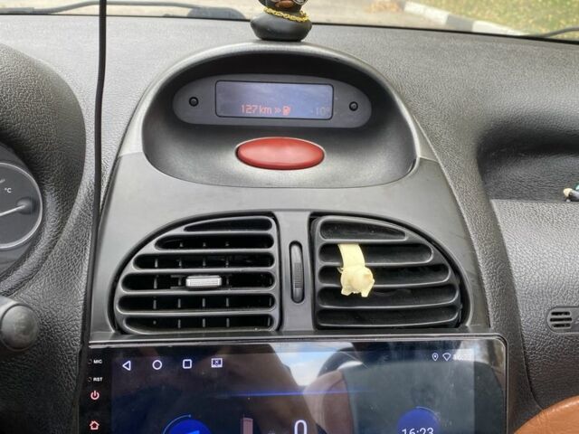 Сірий Пежо 206, об'ємом двигуна 1.6 л та пробігом 2 тис. км за 4200 $, фото 10 на Automoto.ua