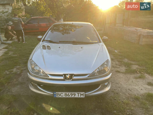 Серый Пежо 206, объемом двигателя 1.59 л и пробегом 172 тыс. км за 2999 $, фото 2 на Automoto.ua