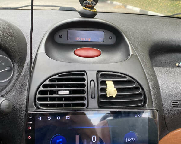 Серый Пежо 206, объемом двигателя 1.59 л и пробегом 236 тыс. км за 4200 $, фото 15 на Automoto.ua