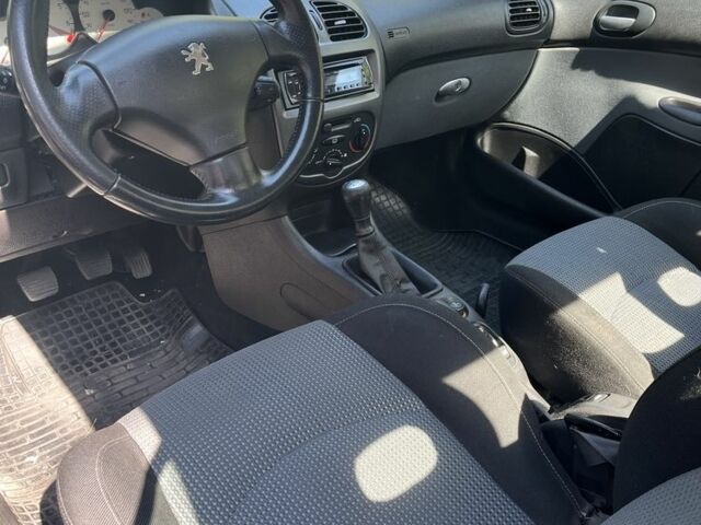 Сірий Пежо 206, об'ємом двигуна 1.6 л та пробігом 3 тис. км за 3800 $, фото 6 на Automoto.ua