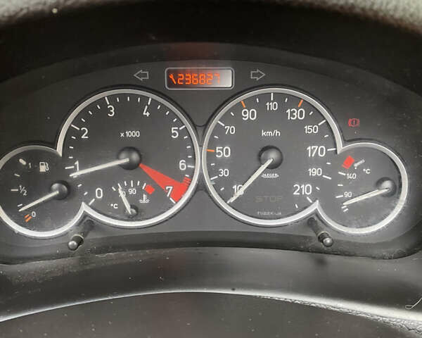 Серый Пежо 206, объемом двигателя 1.59 л и пробегом 236 тыс. км за 4200 $, фото 13 на Automoto.ua