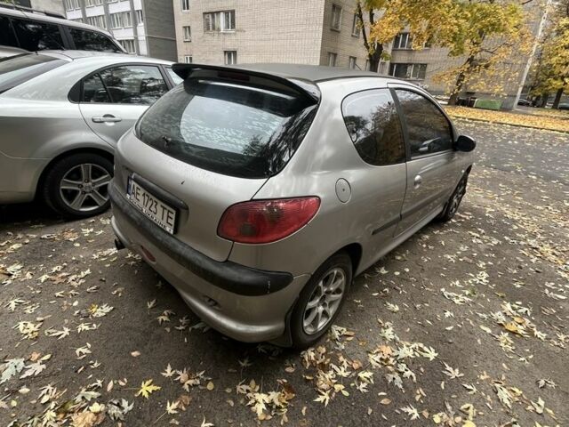 Серый Пежо 206, объемом двигателя 1.4 л и пробегом 300 тыс. км за 3000 $, фото 3 на Automoto.ua