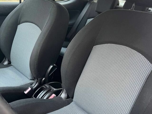 Серый Пежо 206, объемом двигателя 1.1 л и пробегом 128 тыс. км за 2500 $, фото 7 на Automoto.ua