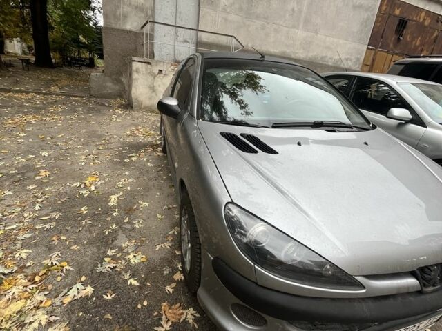 Серый Пежо 206, объемом двигателя 1.4 л и пробегом 300 тыс. км за 3000 $, фото 5 на Automoto.ua