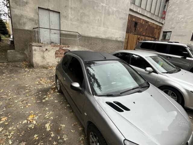Серый Пежо 206, объемом двигателя 1.4 л и пробегом 300 тыс. км за 3000 $, фото 4 на Automoto.ua