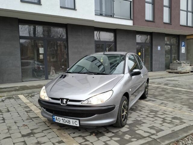 Серый Пежо 206, объемом двигателя 1.1 л и пробегом 128 тыс. км за 2500 $, фото 1 на Automoto.ua