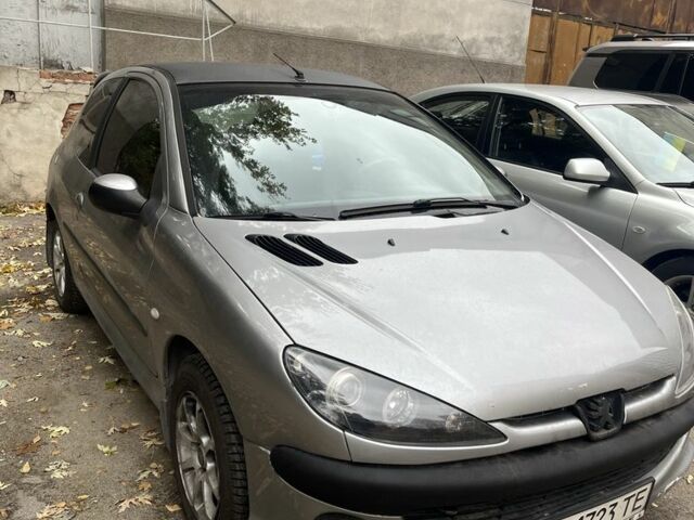 Серый Пежо 206, объемом двигателя 1.4 л и пробегом 300 тыс. км за 3000 $, фото 1 на Automoto.ua