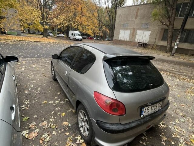 Серый Пежо 206, объемом двигателя 1.4 л и пробегом 300 тыс. км за 3000 $, фото 2 на Automoto.ua