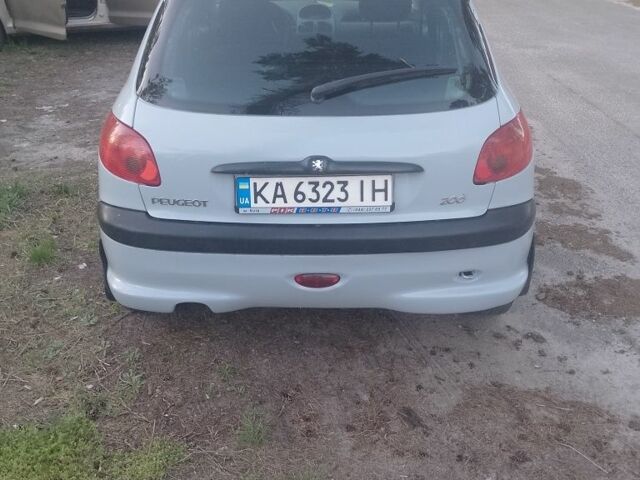 Серый Пежо 206, объемом двигателя 1.4 л и пробегом 280 тыс. км за 1750 $, фото 1 на Automoto.ua
