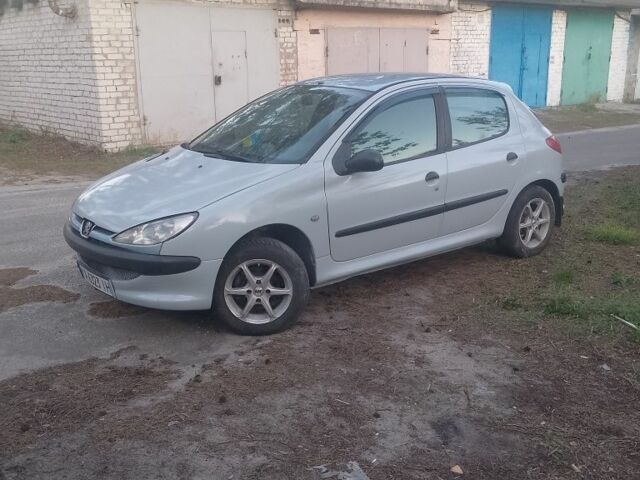 Серый Пежо 206, объемом двигателя 1.4 л и пробегом 280 тыс. км за 1750 $, фото 5 на Automoto.ua