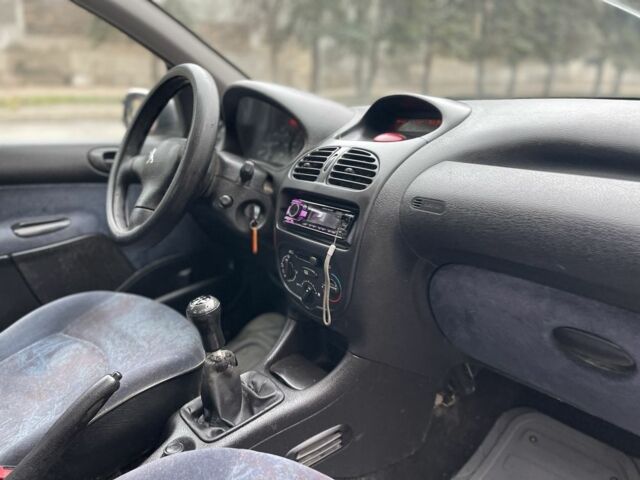 Серый Пежо 206, объемом двигателя 1.9 л и пробегом 220 тыс. км за 1299 $, фото 12 на Automoto.ua