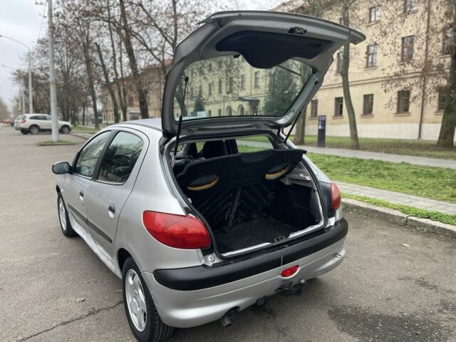 Серый Пежо 206, объемом двигателя 1.9 л и пробегом 220 тыс. км за 1299 $, фото 17 на Automoto.ua