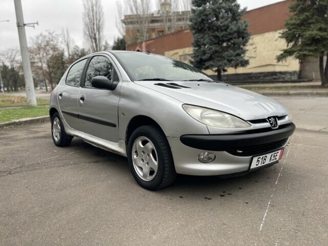 Серый Пежо 206, объемом двигателя 1.9 л и пробегом 220 тыс. км за 1299 $, фото 1 на Automoto.ua