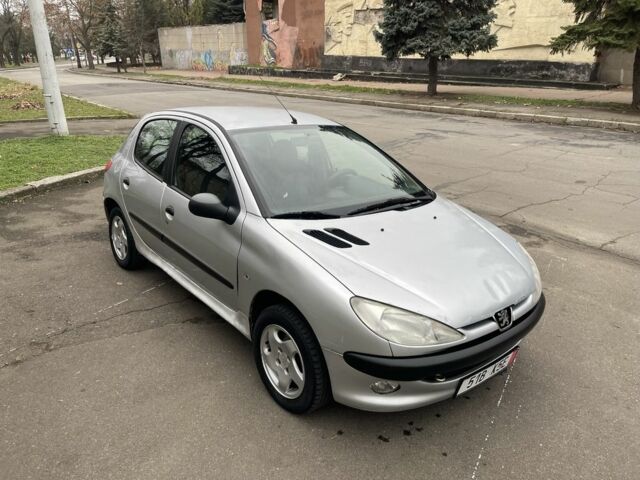 Серый Пежо 206, объемом двигателя 1.9 л и пробегом 220 тыс. км за 1299 $, фото 2 на Automoto.ua