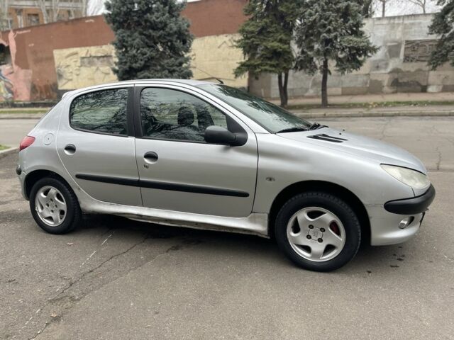 Серый Пежо 206, объемом двигателя 1.9 л и пробегом 220 тыс. км за 1299 $, фото 3 на Automoto.ua